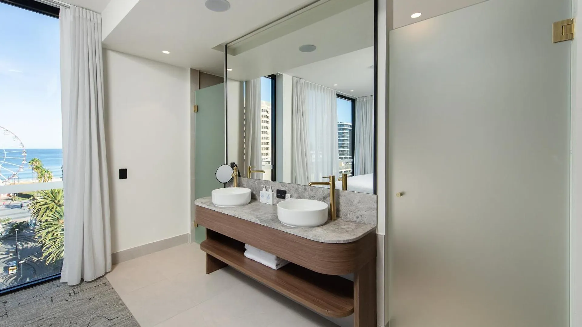 ****  The George Hotel Adelaide Australia